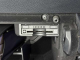 【ETC】高速道路などの料金所における自動料金支払いシステムです。車載器と料金所のアンテナとの間で無線通信を行い、料金を自動で支払うことができます。