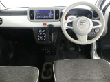 高いホールド性で運転姿勢が安定します。長距離ドライブでも疲れにくいのが魅力です。快適なドライビングライフをお送りください♪