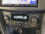 【オートエアコン】一度お好みの温度に設定すれば、車内の温度を検知し風量や温度を自動で調整。暑い…寒い…と何度もスイッチ操作をする必要はありません。快適な車内空間には必須の機能ですね♪