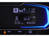 バンパーに取り付けられた超音波センサーで、障害物を、音とメーター内モニターで知らせてくれるコーナーセンサー付いてます♪