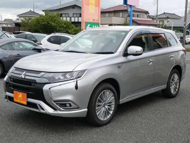 アウトランダーPHEV 2.4 G プラスパッケージ 4WD