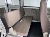 【後席シート】クッション性が高く、ゆったりと座ることができます。