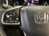 ステアリングスイッチがついていますので、オーディオのチャンネル変更、ボリューム、ジャンル変更が操作可能です。ハンドルから手を離さず安全に操作できます。