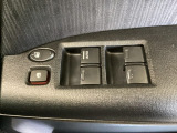 パワーウインドウは運転席でドア4枚とも上下の操作ができるようになっています。子供さんが勝手に操作できないようにロックすることも可能です。