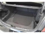 輸入車ディーラーとして長年の経験と実績に基づいた厳格な自社基準による仕入れ、さらに第三者機関を介した客観的な車両状態の鑑定。 私たちの商品は、それらの厳しい品質チェックを経て初めて店頭に並びます。