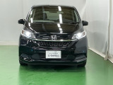 LEDヘッドライトを装備しています。LEDヘッドライトはとても明るく、雨の日や夜間走行も安全・安心です。オートライトコントロール付きで周囲の明るさに応じて自動で点灯・消灯します