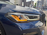 また、BMW正規認定中古車は、エマージェンシーサービスが自動付帯。24時間365日、皆様のカーライフをサポート致します。確かな安心のうえで、「駆けぬける歓び」をご堪能ください。