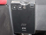 ETCももちろん搭載。いちいち料金所で停車する必要なんて当然ないです。スムーズにストレスなくドライブをお楽しみください。(※支払総額にセットアップ費用は含まれておりません。)
