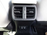 【充電用USB端子】2個/フロントセンターコンソールボックス後部