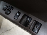 運転席から左右のドアミラーの開閉が可能です♪駐車場でのドアミラーの折り畳みが簡単です♪