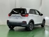 プライバシーガラスが装備されています。外を見るときには気にならずに、後方車両からは車内が見えにくくなってます