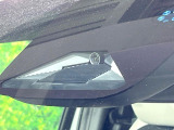 【ホンダセンシング】走行中に前方の車両等を認識し、衝突しそうな時は警報とブレーキで衝突回避と被害軽減をアシスト。より安全にドライブをお楽しみいただけます。