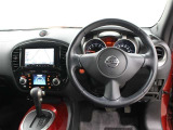 運転席廻りです。