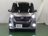 LEDヘッドライトを装備しています。LEDヘッドライトはとても明るく、雨の日や夜間走行も安全・安心です。オートライトコントロール付きで周囲の明るさに応じて自動で点灯・消灯します