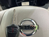 【キーレス】少し離れた場所からでもボタン一つでドアの開錠・施錠ができるのでとっても便利!ドアの鍵穴周りに傷をつけることもありません♪
