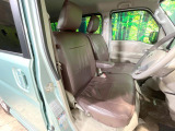 運転席シート廻りは使用感も少なく、良好な状態となっています。丁寧に使われていたことがよくわかりますね。
