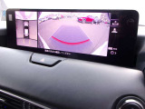 【360°ビューモニター】  とても分かりやすい、クルマの上から見下ろしたような映像で、駐車サポートをしてくれます。