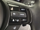 【アダプティブ・クルーズ・コントロール】予め設定した車速内でクルマが自動的に加減速。 前走車との適切な車間距離を維持しながら追従走行し、高速道路でのドライバーの疲労を軽減してくれる嬉しい機能付♪