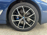 時を経ても深い魅力を放ち続けるBMW。より快適にお乗り頂くためにサポートプログラムをご用意しております。※認定中古車保証は登録日より最長4年間まで延長が可能です。