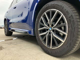 BMW純正アルミホイールです。納車時にはアルミホイールコーティングも承っております!是非ご検討下さいませ。