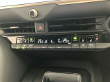 デュアルエアコンとは、運転席と助手席で、個別に温度設定ができる機能です。気温の感じ方は、人それぞれ違うもの。乗る人に優しい機能ですね。