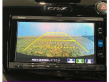 【バックカメラ】リバースにするだけで映ります、後方の安全確認や、狭い駐車場での車庫入れ、雨の日や夜間など視界の悪い時に便利です!安全にバックする為には欠かせない装備です。