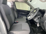 【運転席シート】ゆったりと広々した空間です。ストレスなく運転ができますよ!