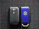 ◆スマートキー◆カギをバッグやポケットに入れたままでもドアロックの開閉ができる『スマートキー』付き!雨天や暗くなってもカギを取り出す必要がなくドアの開錠&エンジンも始動できます