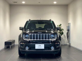 【フロントグリル】7スロットルグリルはJeep伝統の証です。SUVのみにこだわり続けている伝統あるJeep車へお乗り頂いてみてはいかがですか?