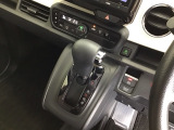 発進時から滑らかに加速する無段階変速のCVTはストップ&ゴーの多い街の中も快適です