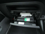 グローブボックスの他にも収納をご用意してます。車内をスッキリ見せることができます。
