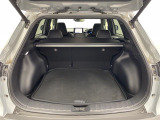 【トランク】積み込みやすくて、たっぷり積める荷室です。シートアレンジできるものは、乗車人数と荷物の量や大きさによってシートを動かすことができるので、より快適なドライブが可能です!
