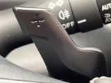 【パドルシフト】ハンドルから手を離さずに素早くシフトアップ&ダウンができるので、エンジンブレーキを使う下り坂や高速道路の合流で加速したい場面で役立ちます。