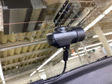 後方にもドライブレコーダーのカメラが付いています。前後両方でお車の周りを監視・記録いたします。