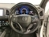 ハンドルにHondaセンシング系のクルーズコントロールやレーンキープアシストなどのスイッチと、オーディオの操作スイッチが装備されています。ハンドルから手を離さず安全に操作できます。