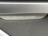 ●harman/kardonサウンドシステム:オーディオ専門メーカーが手掛けるプレミアムスピーカーを装備。多数のスピーカーから、音の粒立ちまで分かる高品質な音楽をお楽しみいただけます。