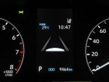 一定以上の速度で走行中に車線逸脱を検知すると、警告アラームが運転者に危険を知らせます。