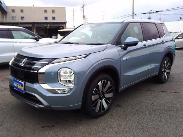 アウトランダー PHEV 2.4 P 4WD 凹み サンルーフ 純正ナビ パノラマビュ