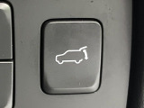 【パワーバックドア】スマートキーや運転席のボタンを押すだけでリアゲートが自動で開閉します!荷物を持っている時や、高い位置にあるバックドアを閉める際に便利な機能です♪