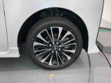 納車前にはプロのメカニックが点検、整備を行いますので安心してお乗り頂けます!!