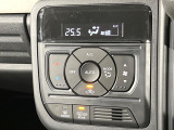 【オートエアコン】一度お好みの温度に設定すれば、車内の温度を検知し風量や温度を自動で調整。暑い…寒い…と何度もスイッチ操作をする必要はありません。快適な車内空間には必須の機能ですね♪