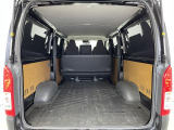 【トランク】積み込みやすくて、たっぷり積める荷室です。シートアレンジできるものは、乗車人数と荷物の量や大きさによってシートを動かすことができるので、より快適なドライブが可能です!