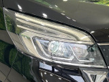 【LEDヘッドライト】悪天候や夜間走行時も良好な視界を確保し安心して運転できる高輝度LEDヘッドライトを装備!点灯速度が早く、消費電力も抑えられています。