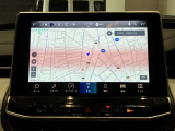 タッチスクリーンをタップするかスワイプするだけですべての機能を呼び出せます。Apple CarPlayおよびAndroid Autoに対応しスマートフォンとのシームレスな 連携も実現。さらに、USBポートを標準装備しています。