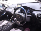 運転席から見たインパネ周りです。シートからはメーターはもちろん、広く周りを見渡せるフロントウィンド&インパネはリラックスして運転に集中することが出来ます!