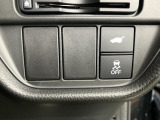 ホンダセンシング装着車となっております。衝突軽減ブレーキ、誤発進抑制機能、歩行者事故低減ステアリング、路外逸脱抑制機能、アダプティブクルーズコントロール、車線維持支援システム他、8つの機能で幅広く支援
