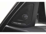 輸入車ディーラーとして長年の経験と実績に基づいた厳格な自社基準による仕入れ、さらに第三者機関を介した客観的な車両状態の鑑定。 私たちの商品は、それらの厳しい品質チェックを経て初めて店頭に並びます。