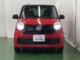 LEDヘッドライトを装備しています。LEDヘッドライトはとても明るく、雨の日や夜間走行も安全・安心です。オートライトコントロール付きで周囲の明るさに応じて自動で点灯・消灯します
