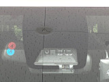【トヨタセーフティセンス】走行中に前方の車両等を認識し、衝突しそうな時は警報とブレーキで衝突回避と被害軽減をアシスト。より安全にドライブをお楽しみいただけます。