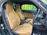 運転席シート廻りは使用感も少なく、良好な状態となっています。前オーナー様が丁寧に使っていたことがよくわかりますね。